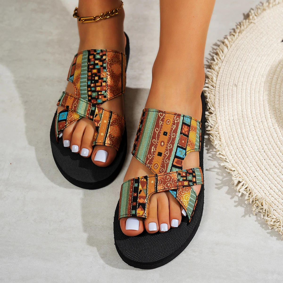 Ethnic Fashion Women - 夏用の女性用スリッパ、厚底サンダル、オープントゥのファッションシューズ、履きやすいカラフルなビーチサンダル、エスニック調、軽量スリッパ。