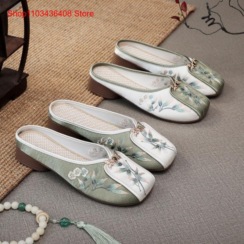 新しい刺繍入りスリッパ、女性用ホームフラット布製シューズ、ナ - New Ethnic Fashion のレビューと価格